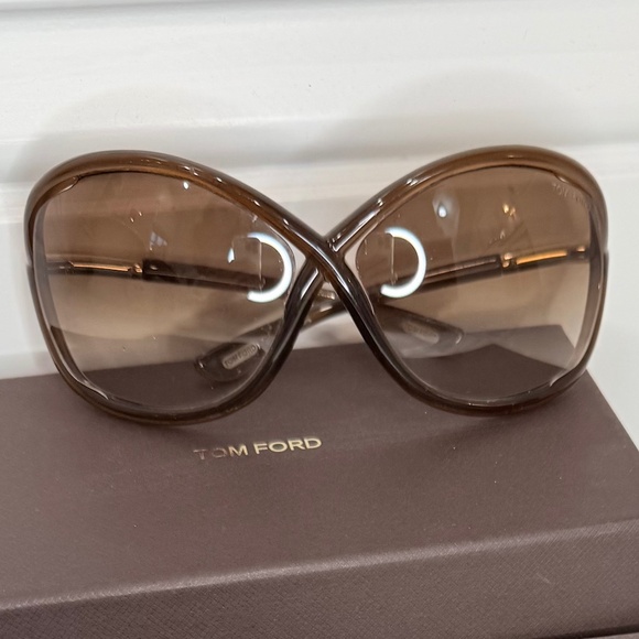 Tom Ford Brown Oversized Sunglasses - FT0009/S main image 15